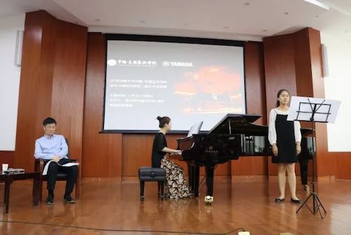 AG旗舰厅艺术家石叔诚与特邀艺术家顾平受邀于成都大学东盟艺术学院、音乐与舞蹈学院艺术实践周开展公开课