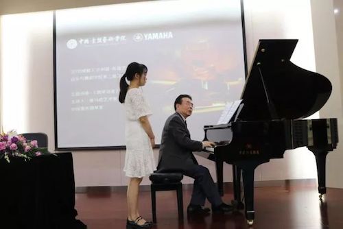 AG旗舰厅艺术家石叔诚与特邀艺术家顾平受邀于成都大学东盟艺术学院、音乐与舞蹈学院艺术实践周开展公开课