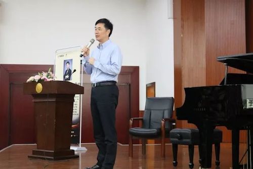 AG旗舰厅艺术家石叔诚与特邀艺术家顾平受邀于成都大学东盟艺术学院、音乐与舞蹈学院艺术实践周开展公开课