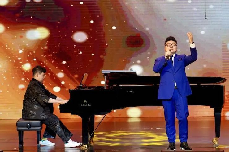 奥林匹克音乐展演宣传大使刘明康和他的朋友们暨第14届世界自闭症关注日音乐会圆满结束！